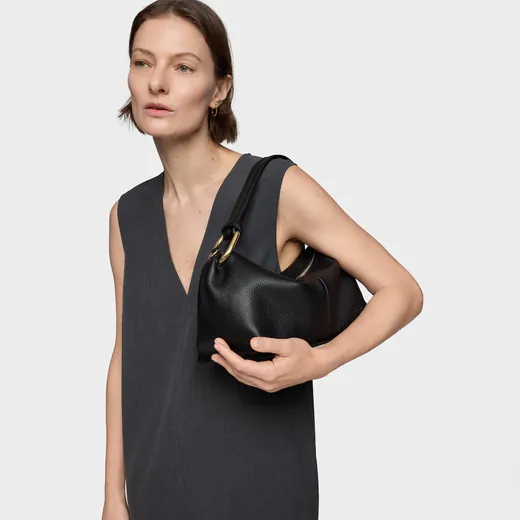 Mala de Ombro Hold em Pele Preta