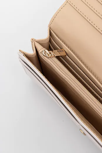 Carteira Grande com Aba Janie Creme