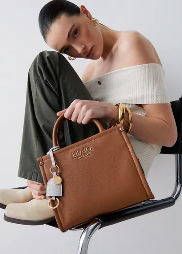 Mala de Mão Pequena com pendente Castanha