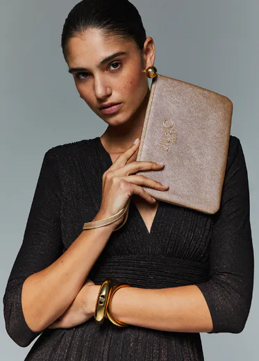 Clutch Média Logo Dourada