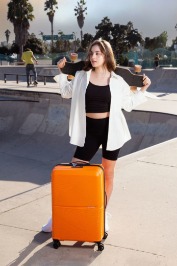 Mala de Viagem Superleve Média 67cm 4 Rodas Manga Laranja
